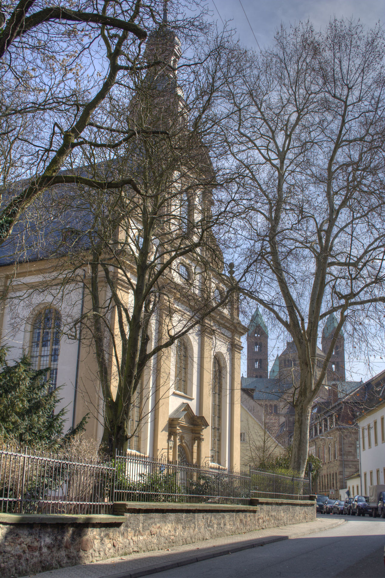 Außenansicht mit Dom zu Speyer im Hintergrund
