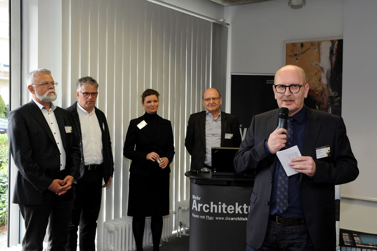 Gerold Reker, Präsident der Architektenkammer Rheinland-Pfalz begrüßte zum kammer-start 2016 und stellte den den gesamten Vorstand vor.