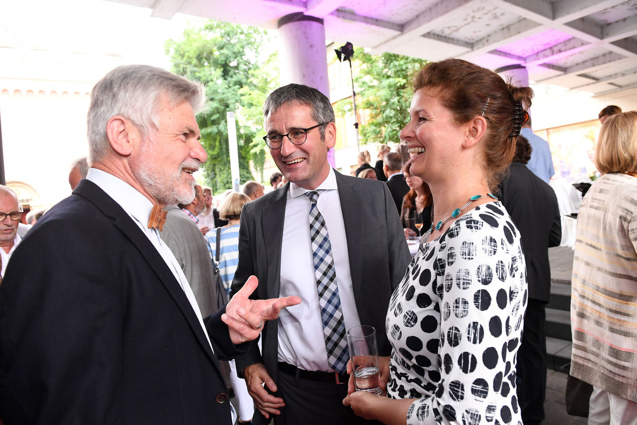 Dr. Gerd Loskant, Hendrick Hering und Hauptgeschäftsführerin Dr. Elena Wiezorek