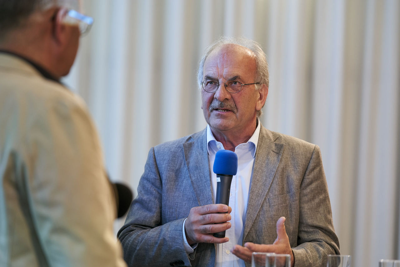 Der Generalsekretär des Deutschen Weinbauverbandes Dr. Rudolf Nickenig spricht