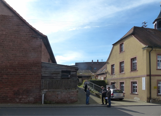 Leerstand um das ehemalige Schulhaus in Sembach