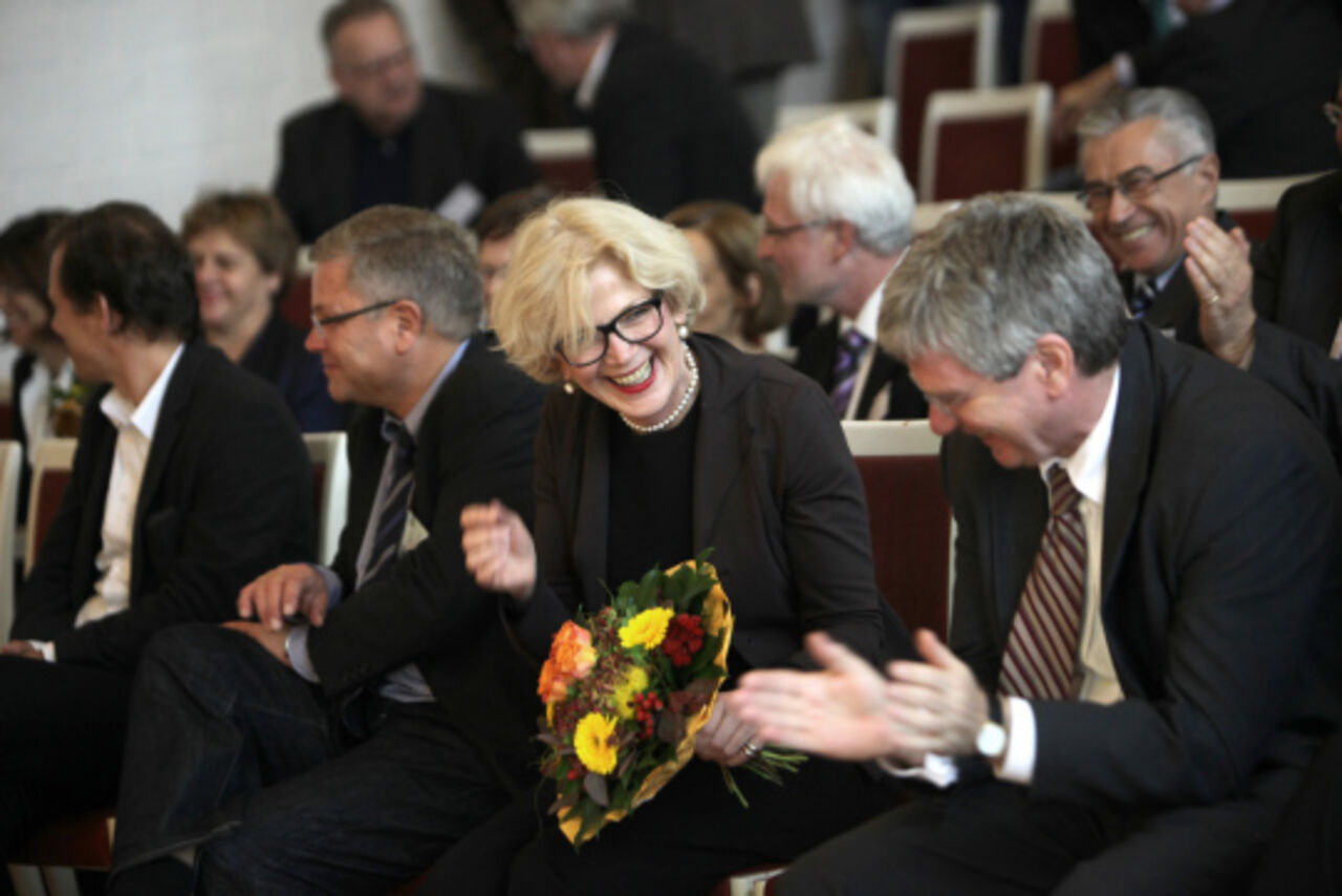 Danke mit Blumen für Barbara Ettinger-Brinckmann