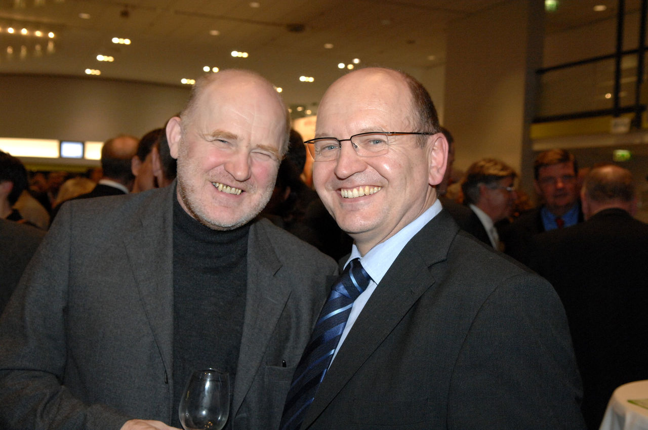 Foto: Prof. Gies und Ernst Wolfgang Eichler lachen in die Kamera.