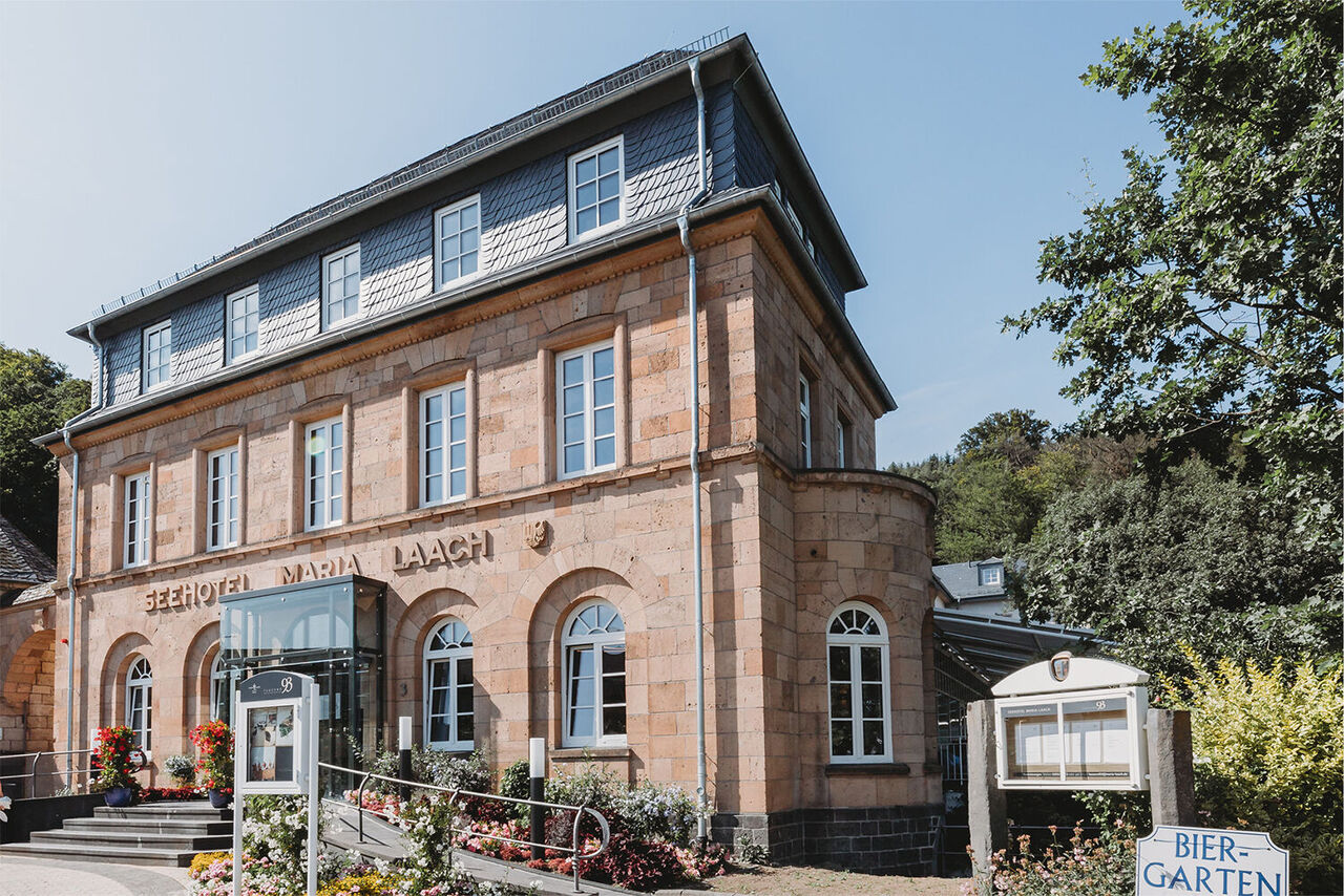 Eingang Seehotel Maria Laach