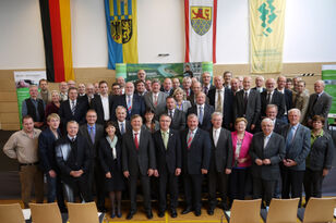 Foto: Über 50 Vertreter und Vertreterinnen der unterschiedlichsten Institutionen unterzeichneten die Resolution gegen Bahnlärm in St Goar.