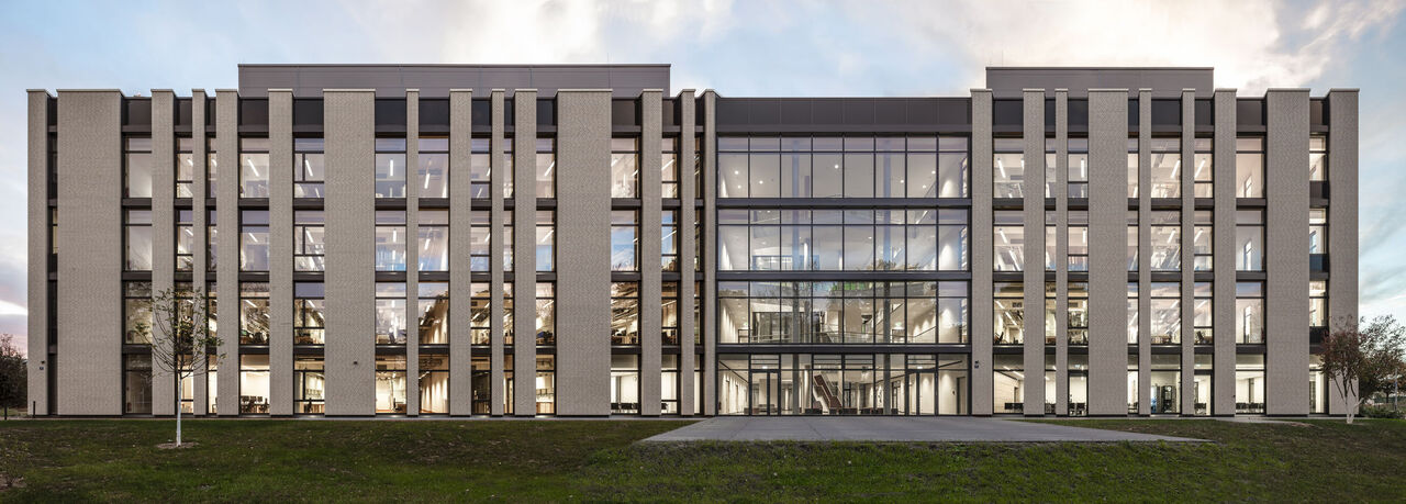 Ansicht BioZentrum vom Botanischen Garten