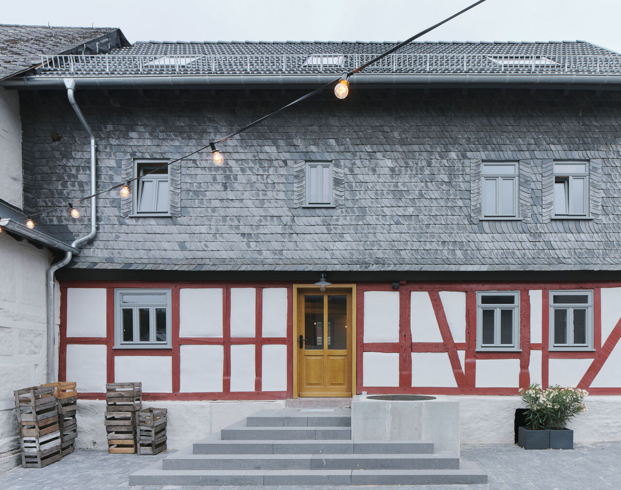 Foto: David Schreyer, Schreyer, David – Architekturbild & Freie Arbeiten, A-Wörgl - Österreich Hofansicht Schlafhaus - Hof Wendenius