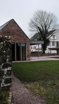 Foto: Julie Lorang, PUR+ Architekten Stein Hemmes Partner GmbB, Kasel Blick Frfiedhof