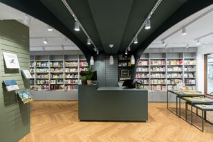 Kasse im großen Bogen
