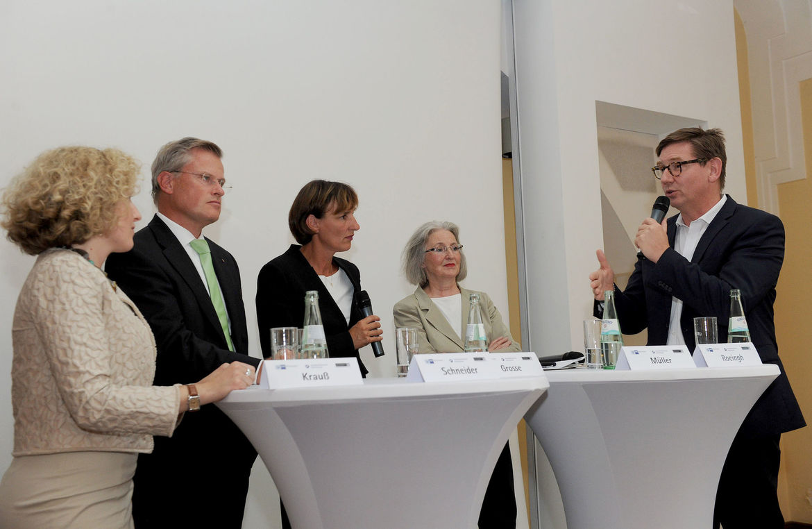 Diskussionsrunde mit Karina Krauß, Reinhard Schneider, Marianne Grosse, Anne-Luise Müller, Moderator Friedrich Roeingh