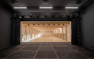 Foto: Michael Heinrich, Michael Heinrich Fotografie für Architekten, München Blick von der Bühne in den Saal