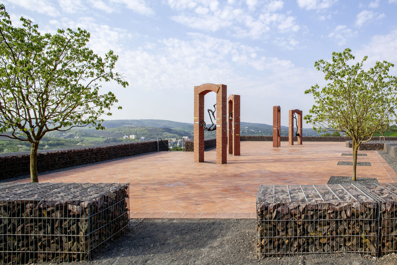 Foto: Volker Dietze, photrop, Minden - Deutschland Eingang zum Gartenplateau