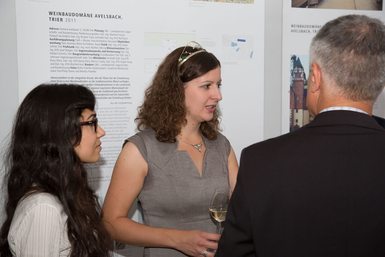 Besucher der Ausstellung