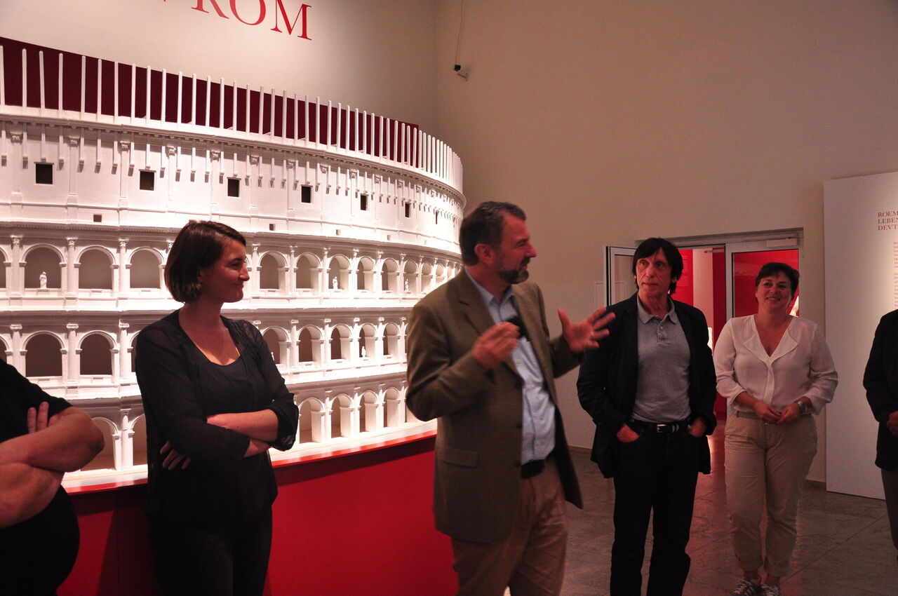 Dr. Marcus Reuter, Direktor des Landesmuseums, gab Einblick in die Gestaltung der Ausstellung „Ein Traum von Rom“.