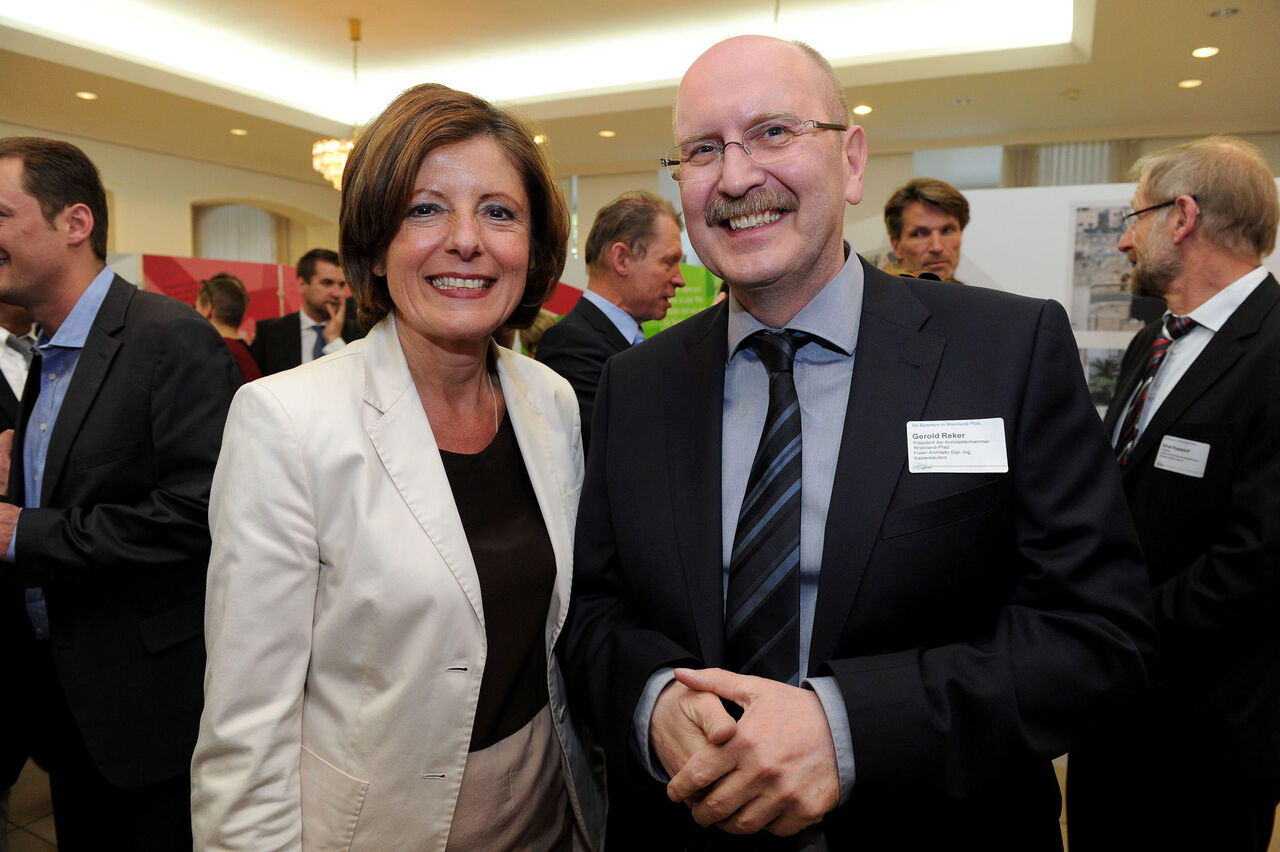 Foto: Malu Dreyer und Gerold Reker lächeln in die Kamera.