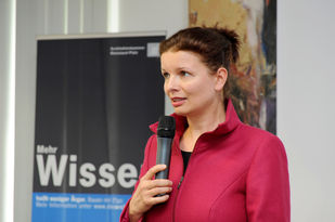 Hauptgeschäftsführerin Dr. Elena Wiezorek moderierte den diesjährigen kammer-start