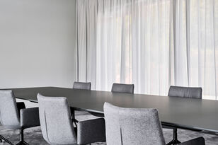 Foto: Lennart Wiedemuth, Lennart Wiedemuth - Architekturfotografie, Mainz großer Besprechungsraum 2
