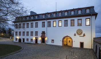 Foto: Martina Pipprich, Mainz Zitadelle Bau A Aussen abends