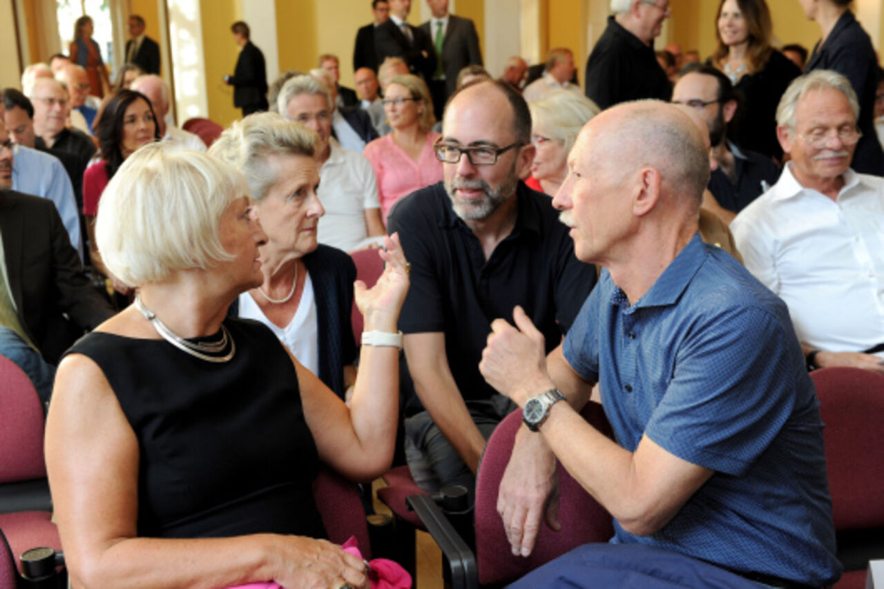 Cornelia Willius-Senzer, FDP im Gespräch mit Brian Huck, Die Grünen und Günther Ingenthron vom Stadtplanungsamt, Mainz