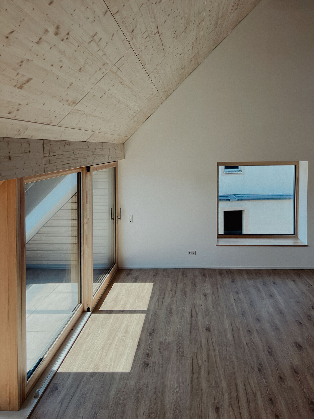 Blick Galerietreppe auf Loggia und Sitzfenster