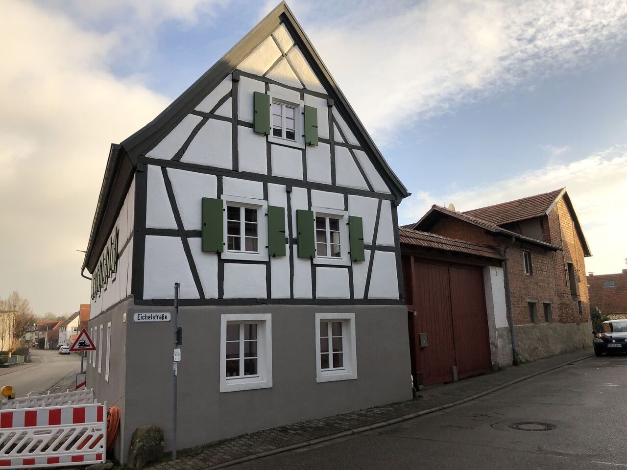 Südansicht noch mit altem Hoftor