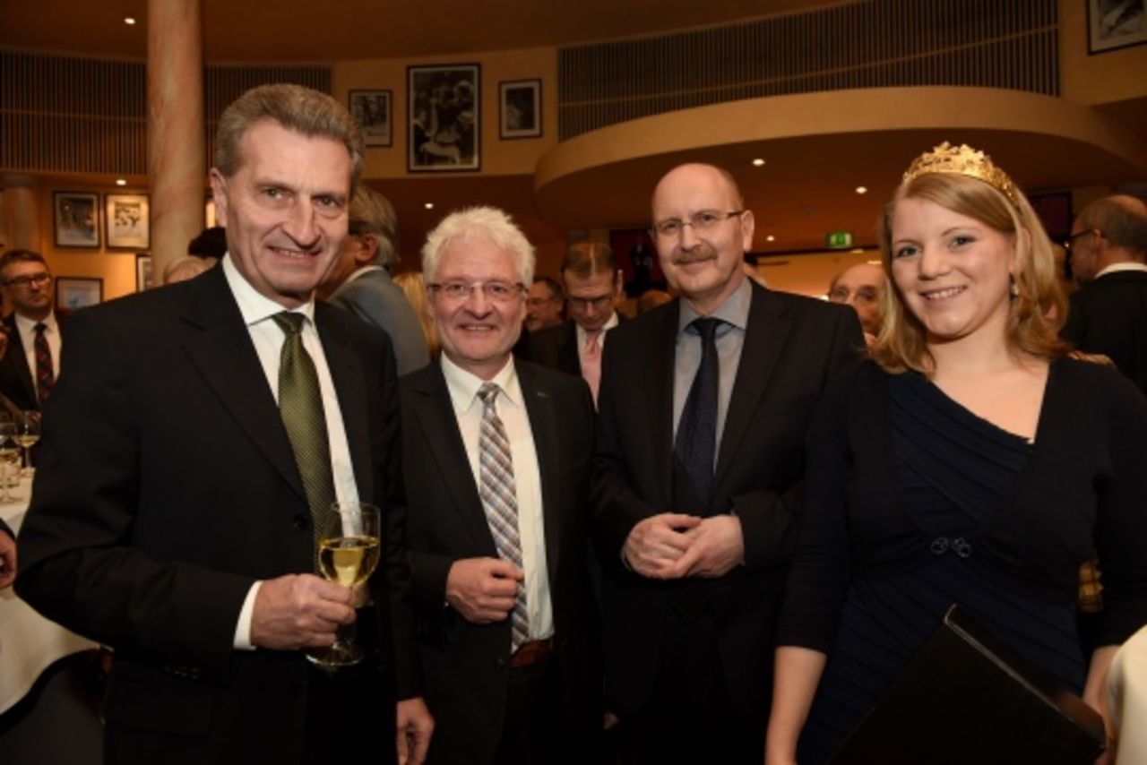 EU-Kommissar Oettinger, der Präsident der Ingenieurkammer, Dr. Lenz, Kammerpräsident Reker und die rheinhessische Weinkönigin Willersinn