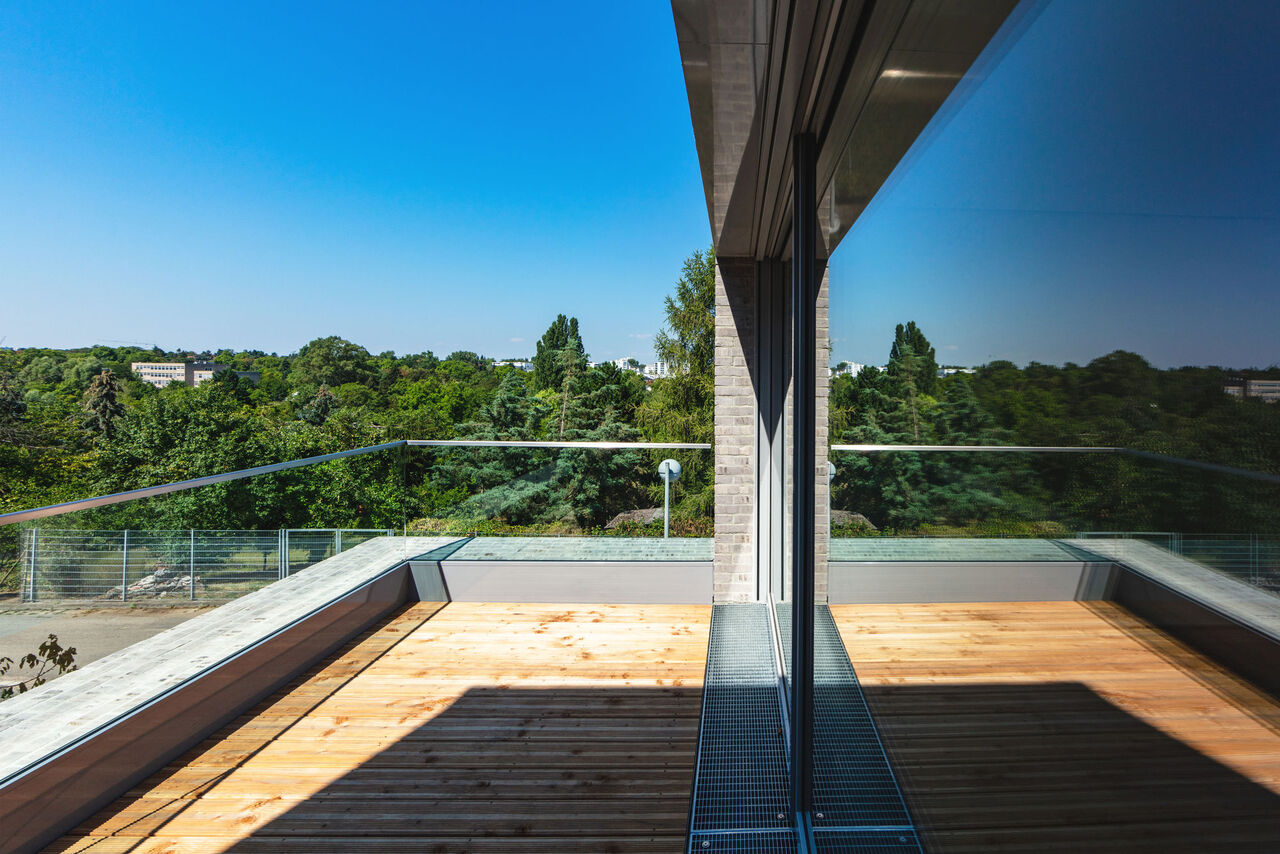 Foto: Frank Schuppelius, Taunusstein-Wehen - Deutschland Dachterrasse Blick ins Gonsbachtal
