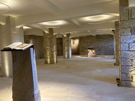 Foto: Joachim Becker, Neustadt Krypta Blick zum Altar