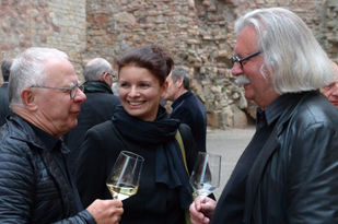 Foto: Ehrenpräsident Günther Franz mit Dr. Elena Wizorek und Dieter Wendling im Gespräch