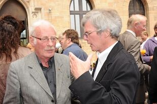 Foto: Zwei Herren im intensiven Gespräch.