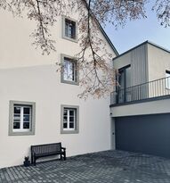 Übergang zwischen Alt- und Neubau (aussen)