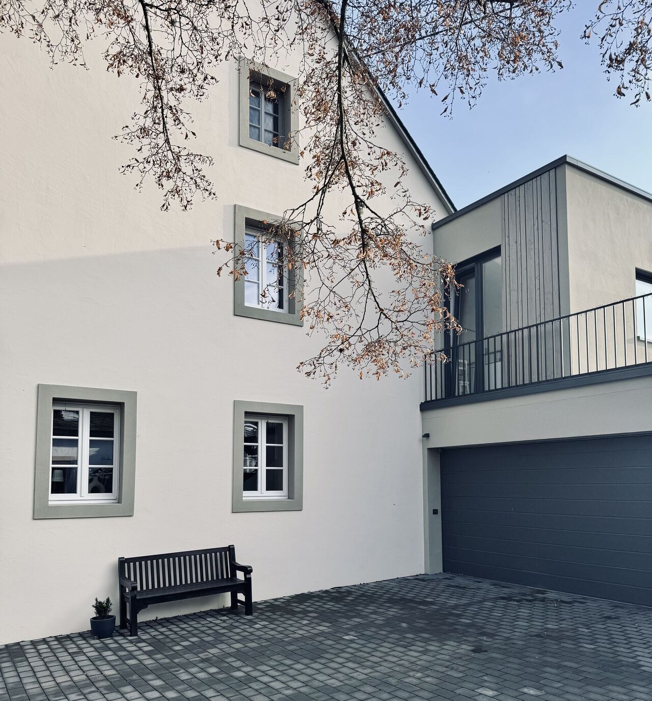 Übergang zwischen Alt- und Neubau (aussen)