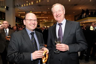Foto: Vizepräsident Ernst-Wolfgang Eichler und LBB-Geschäftsführer Hubert Heimann lächeln gemeinsam in die Kamera