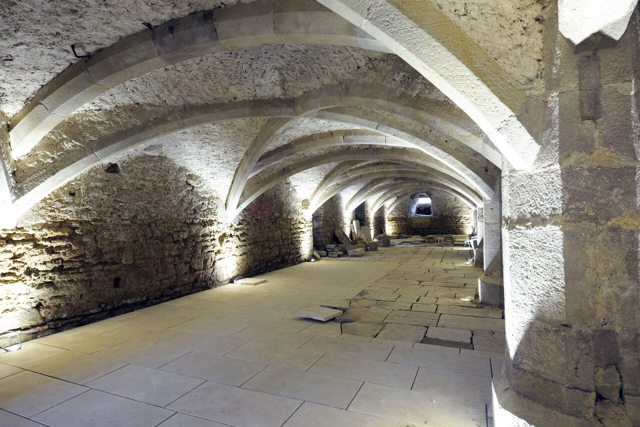 Historischer Schlosskeller mt Kreuzrippengewölben (16. Jhd.)