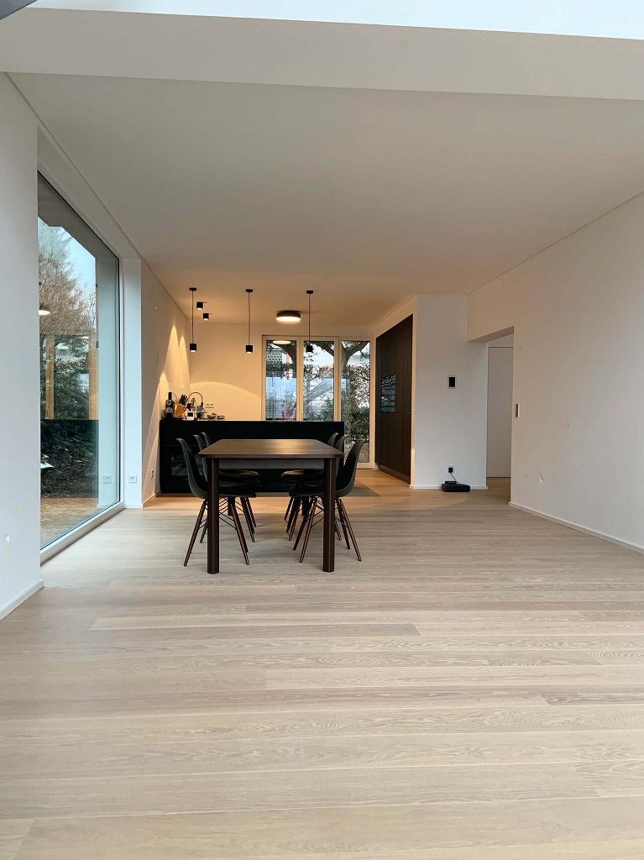 Foto: Frank Wolf, Frankenthal - Deutschland Blick vom Wohnzimmer in Essbereich mit Küche