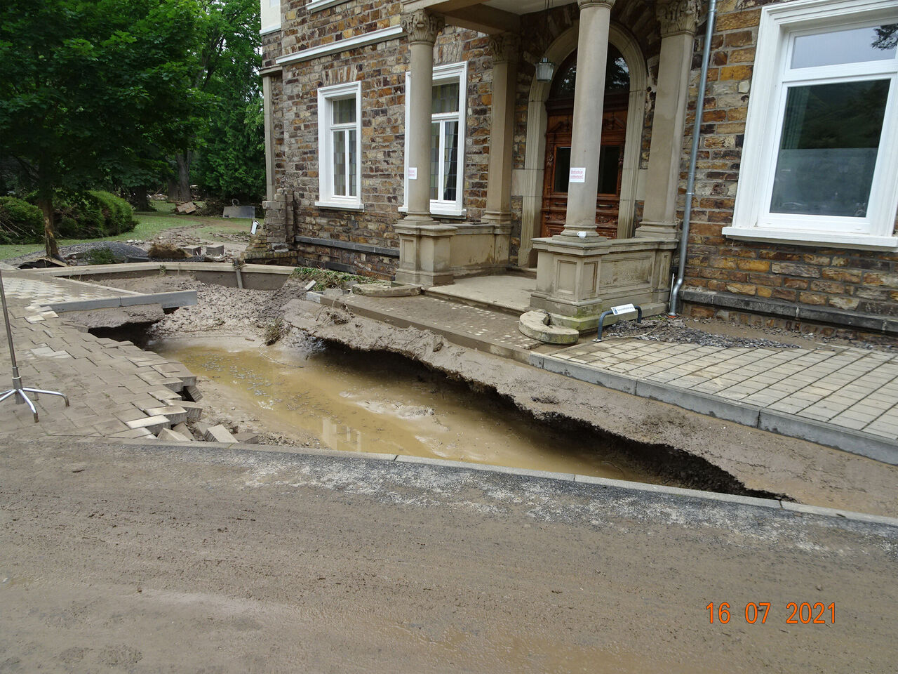 Flutschaden Haupteingang