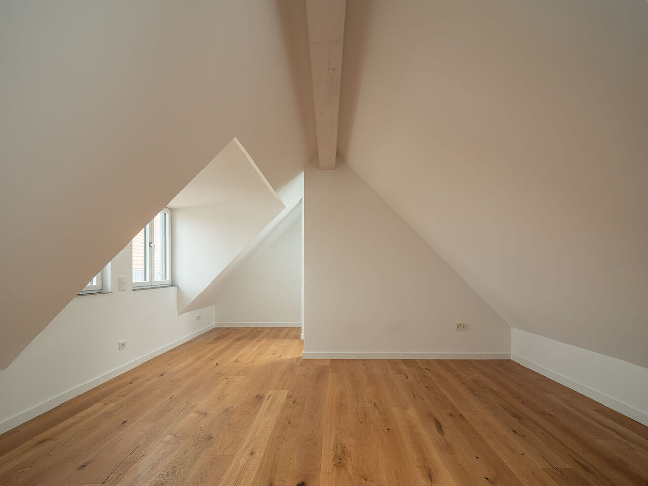 Lichtdurchfutetes Giebelzimmer