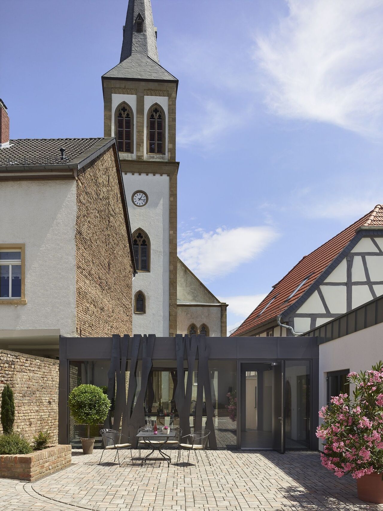 Foto: Eric Tschernow, Fachfotografie, Berlin - Deutschland Vinothek Closheim Ansicht Hof