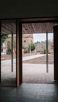 Foto: Julie Lorang, PUR+ Architekten Stein Hemmes Partner GmbB, Kasel Ausblick Kirche