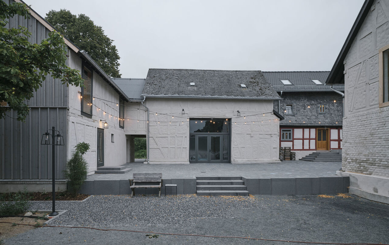 Foto: David Schreyer, Schreyer, David – Architekturbild & Freie Arbeiten, A-Wörgl - Österreich Hofansicht Scheune - Hof Wendenius