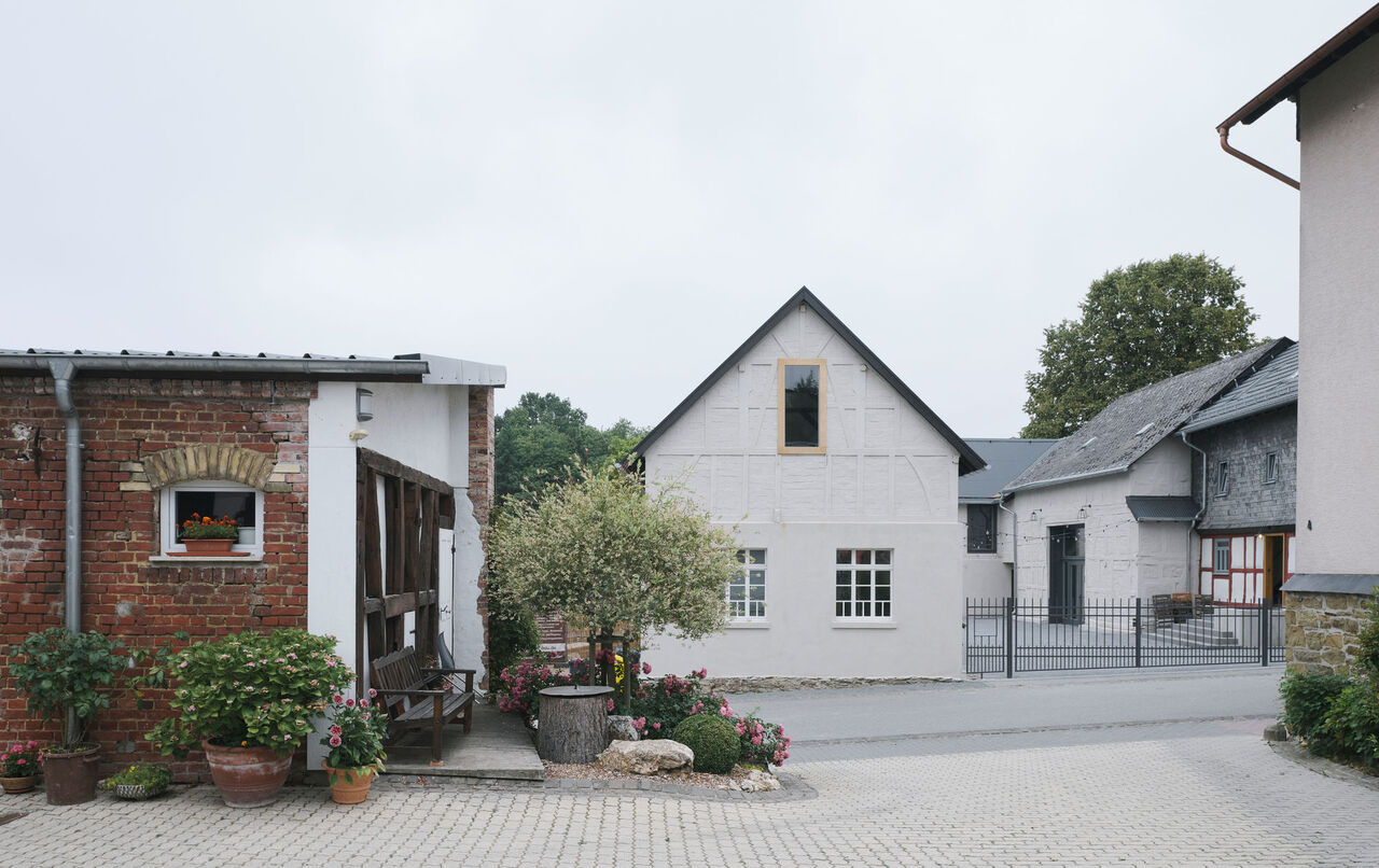 Straßenansicht Werkstatt - Hof Wendenius