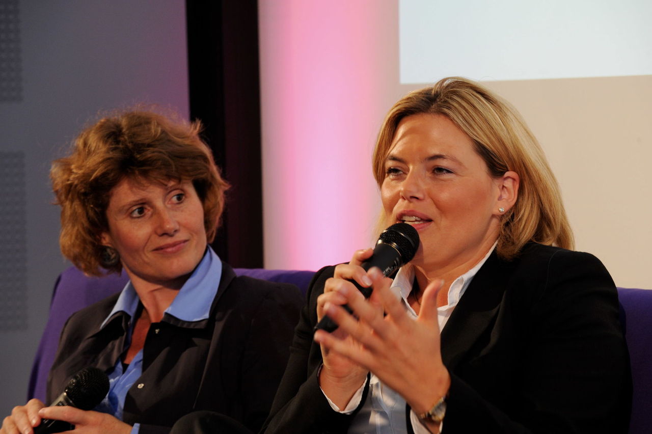 Julia Klöckner, parlamentarische Staatssekretärin im Bundesministerium für Verbraucherschutz während ihres Statements auf der Couch.