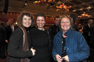 Foto: Drei Frauen lächeln in die Kamera