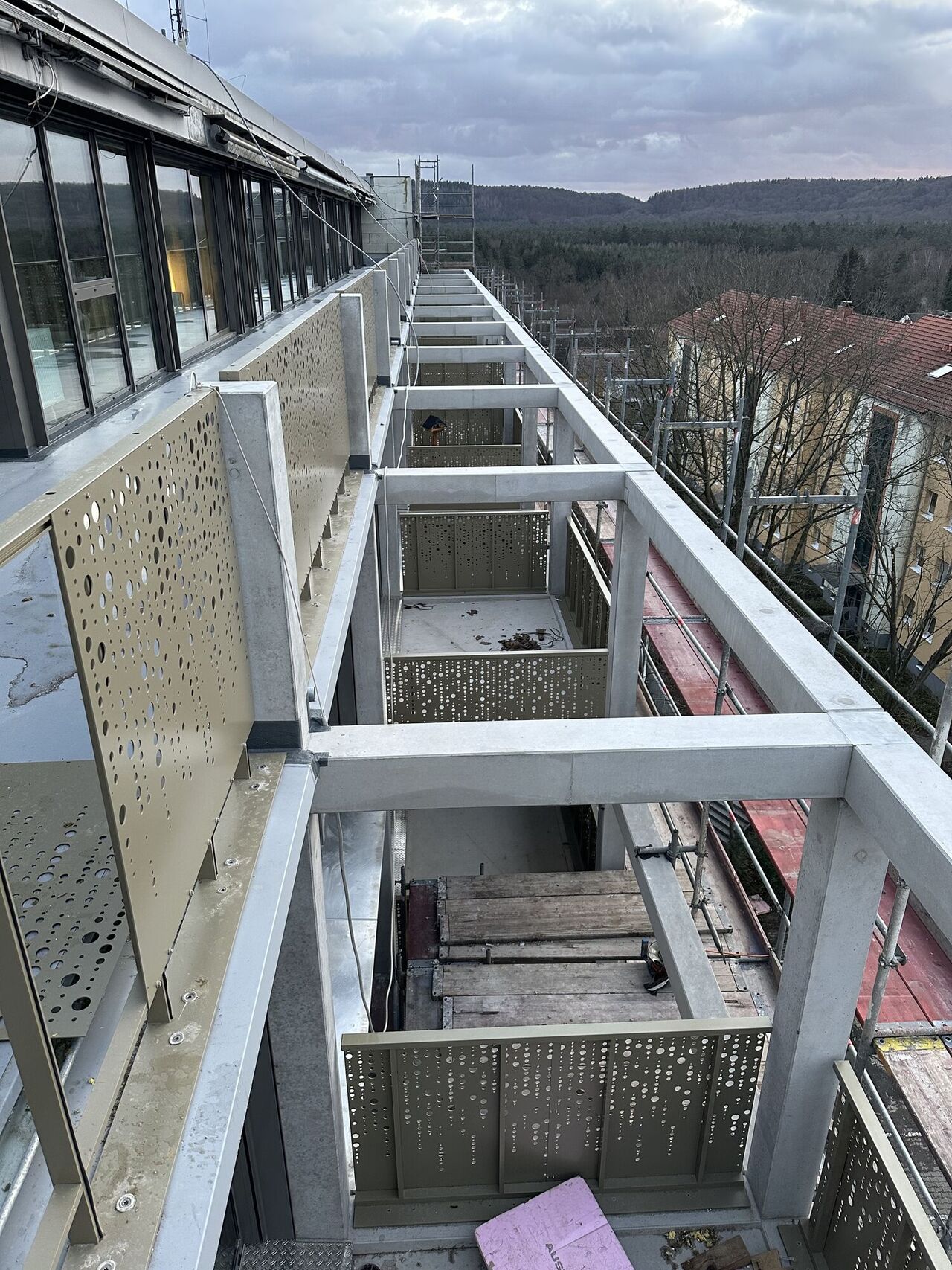Dachterrasse und Balkonregal