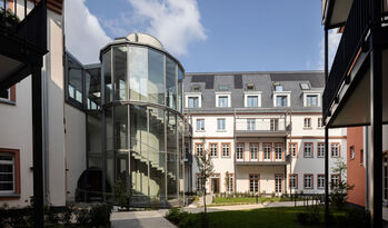 Foto: Martina Pipprich, Mainz Weintor 12 Aussen Innenhof-1