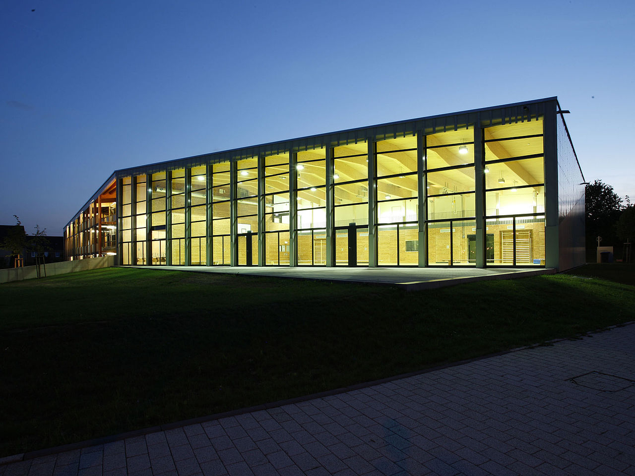 Foto: Grundschule_Mehrzweckhalle_Trier-Tarforst