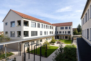 Foto: Nikolay Kazakov, niko design, Karlsruhe Außenansicht mit Innenhof