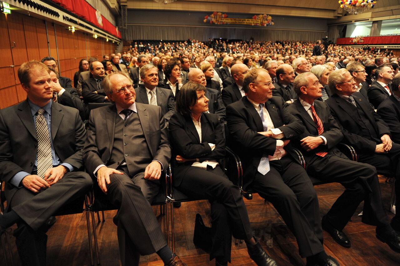 Foto: Blick ins Publikum und auf die erste Reihe