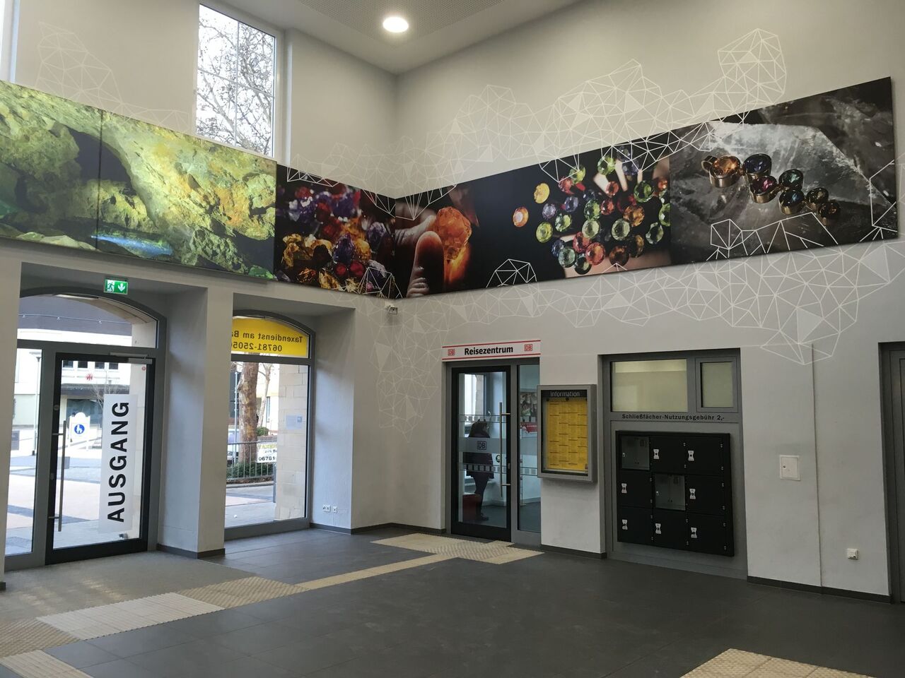Empfangshalle - Blick Richtung Bahnhofsvorplatz