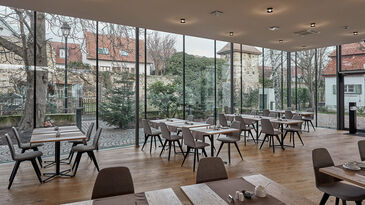 Foto: Gunther Schweigert, OUTFORLUNCH PHOTOGRAPHY, Kaiserslautern Blick zur Stadtmauer